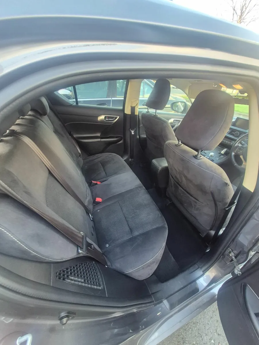 2016 LEXUS CT200 1.8L AUTOMATIC - Image 3