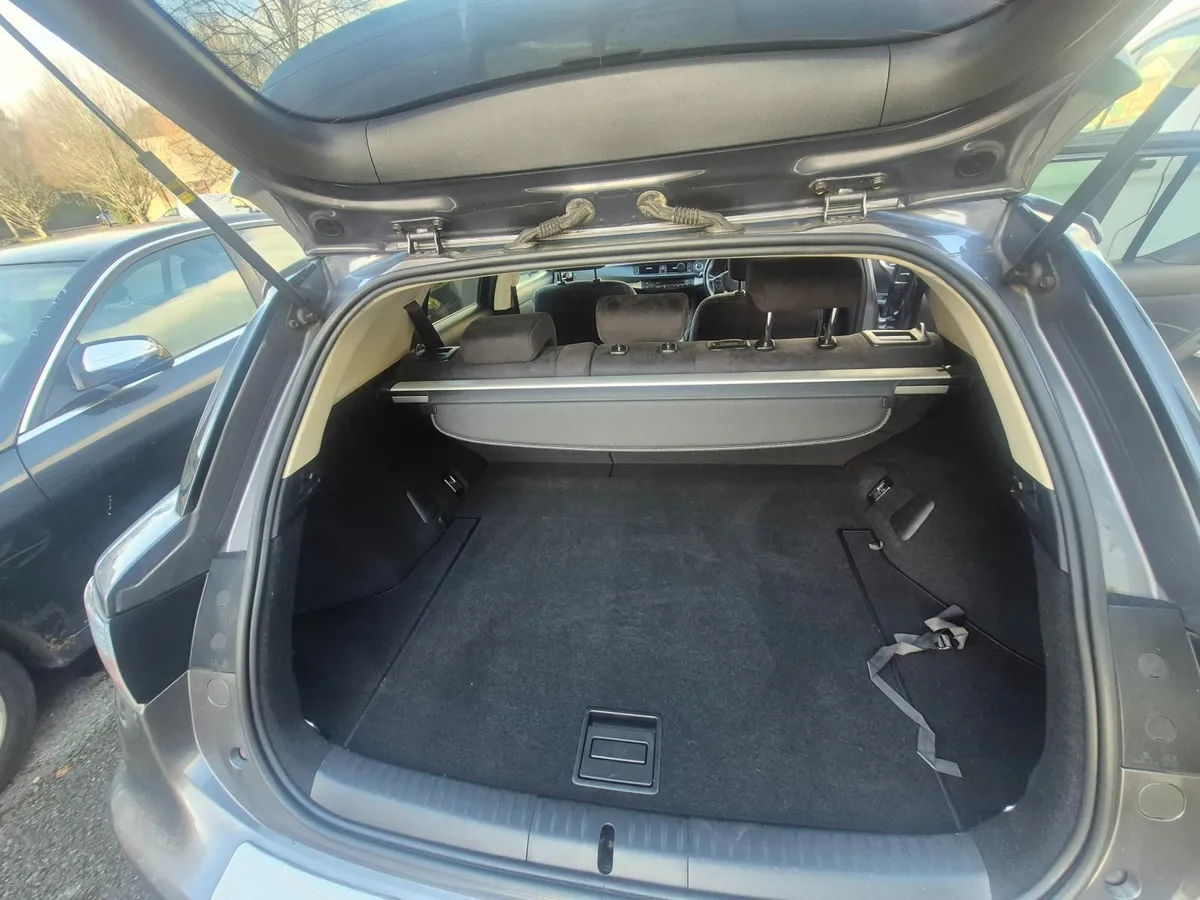 2016 LEXUS CT200 1.8L AUTOMATIC - Image 4