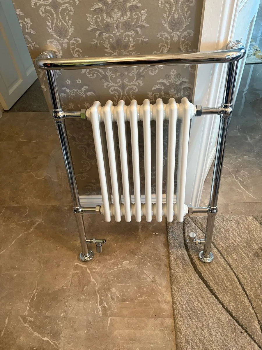 White radiator with chrome rails - Image 2