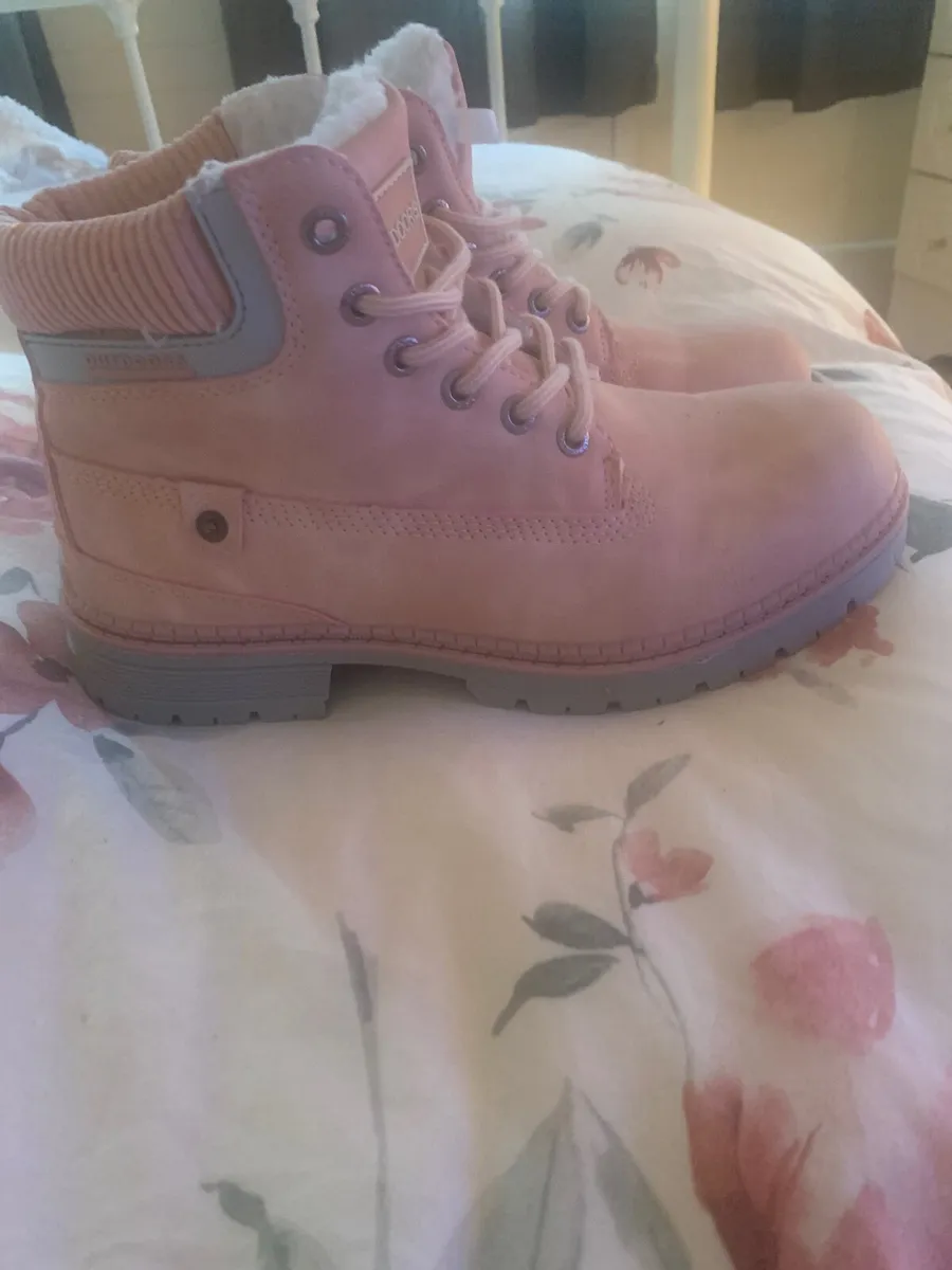 Women’s boots - Image 1