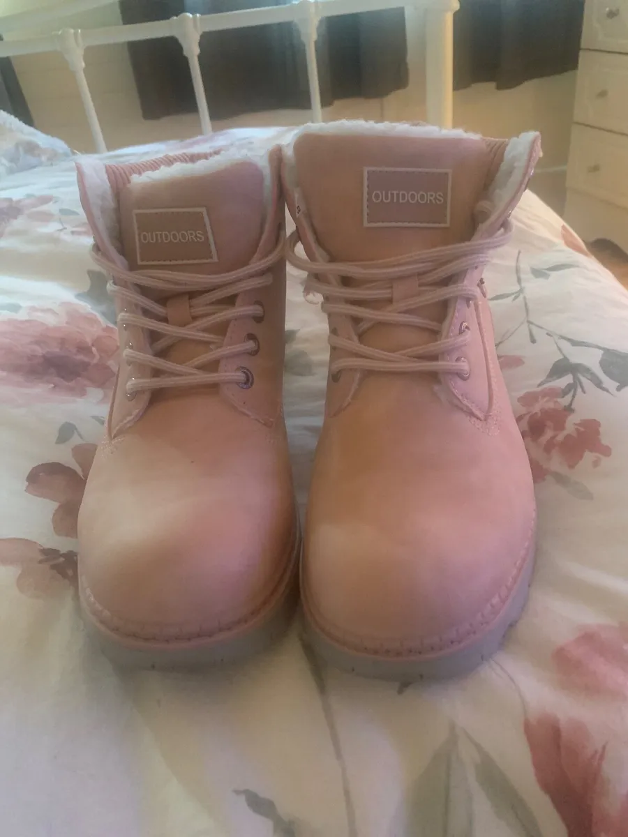 Women’s boots - Image 2