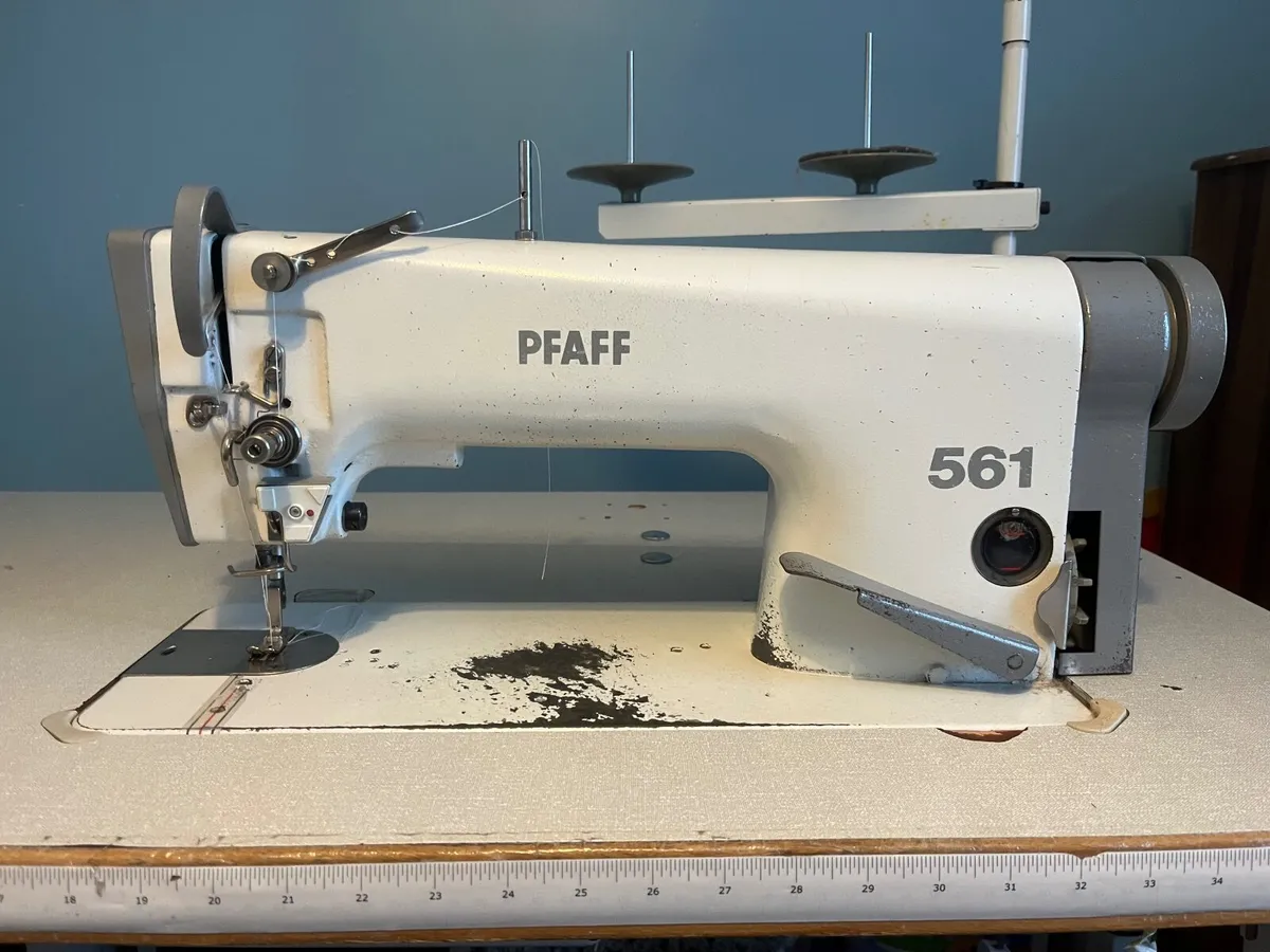 Industrial sewing machine - Image 2