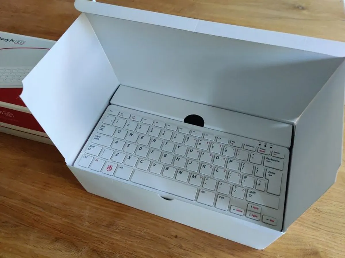 Raspberry Pi 400, new in box - Image 3