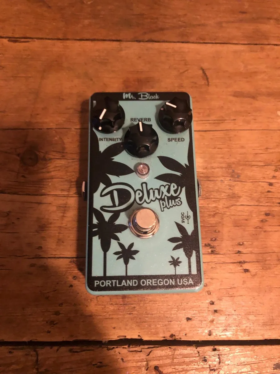 Mr Black Deluxe - Image 1