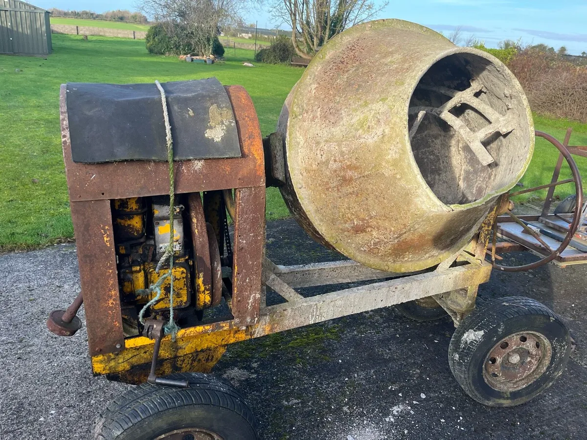 Cement mixer - Image 1