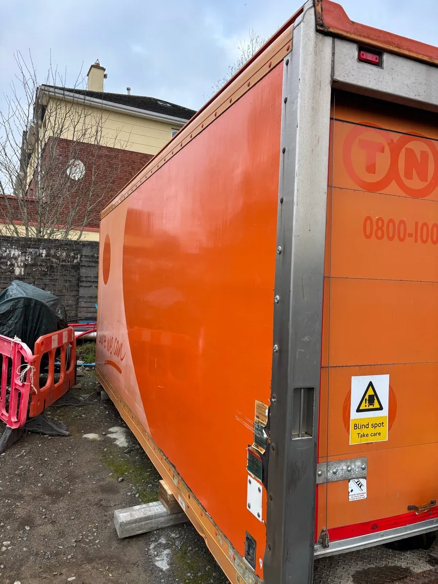 Storage container 20ft by 8ft in excellent con - Image 3