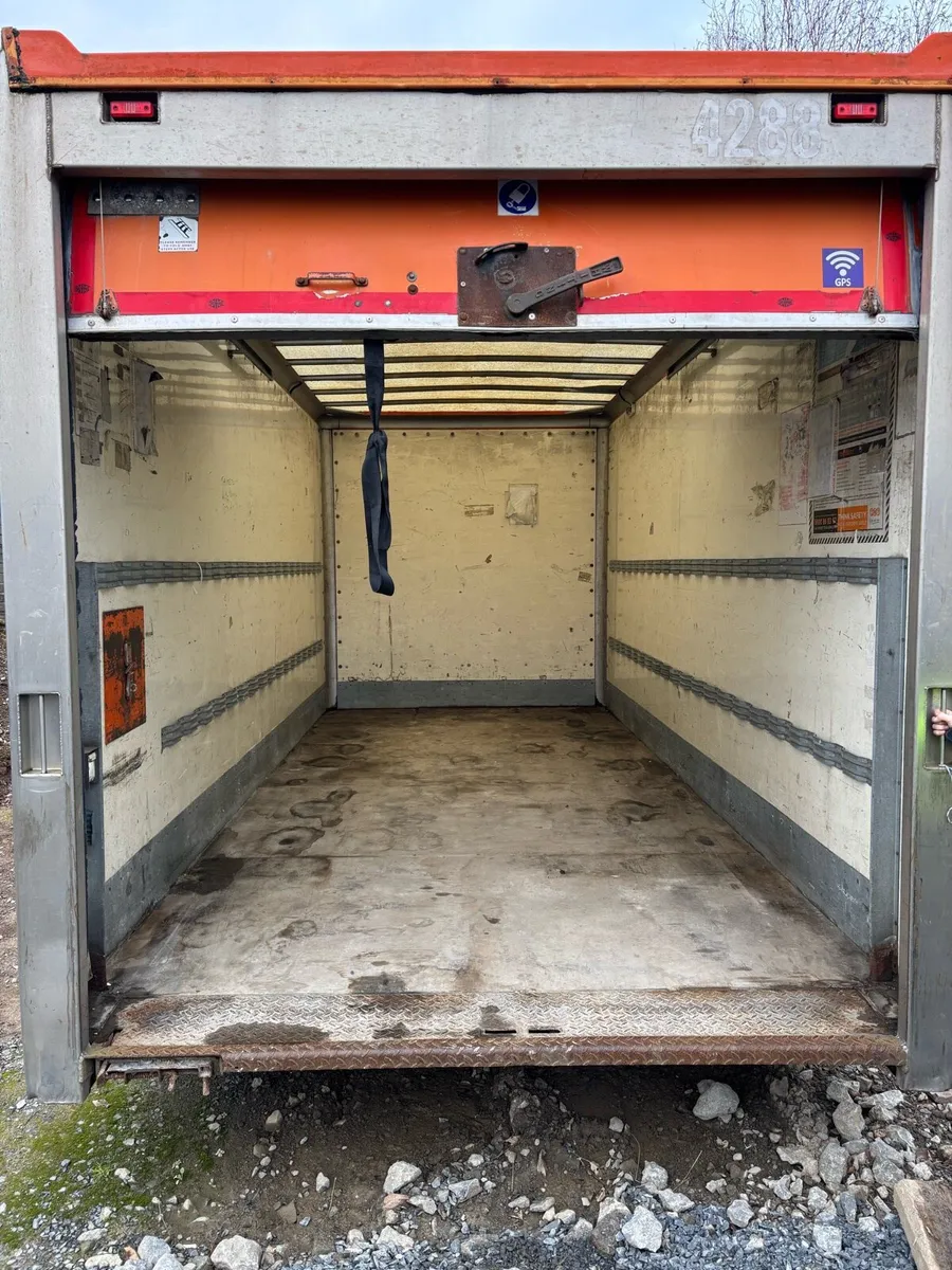 Storage container 20ft by 8ft in excellent con - Image 4