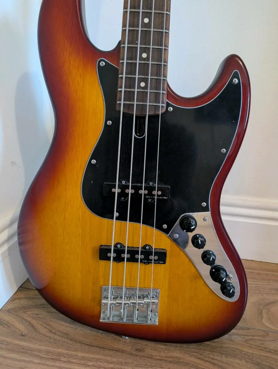 Bass Guitar Marcus Miller - Image 1