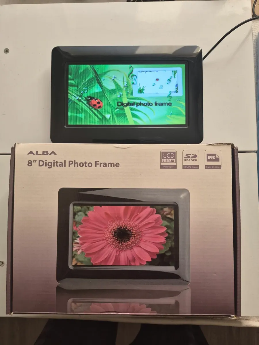 New 8" Digital photo frame - Image 1