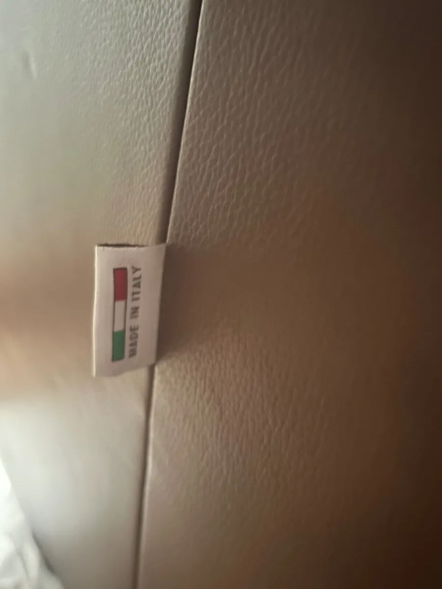 3 seater leather reclining and 2x arm chairs - Image 4