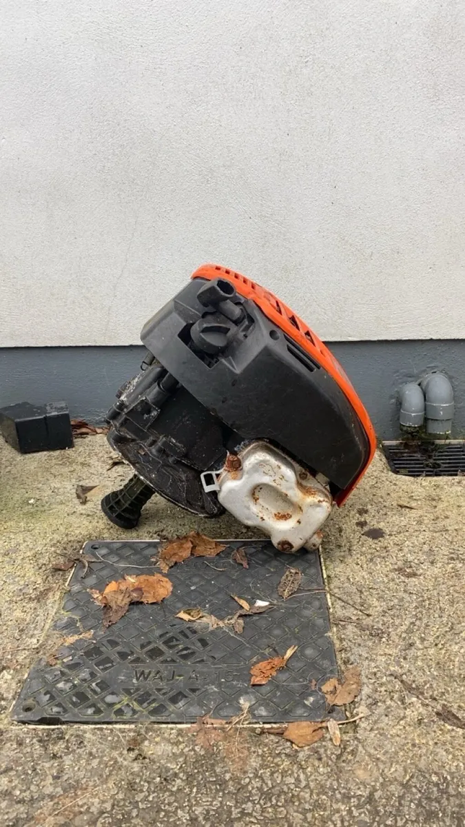 Lawnmower Engine - Image 2