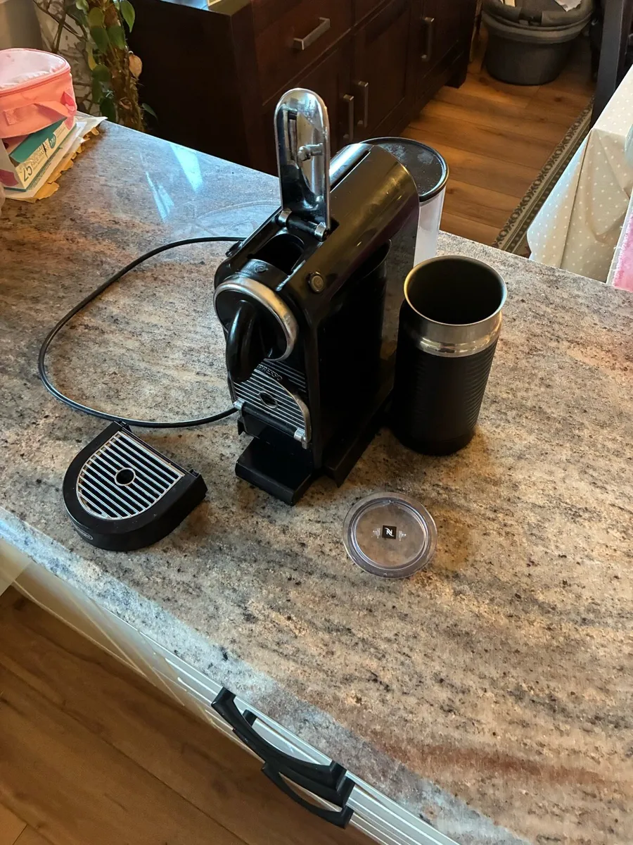 Nespresso Machine with milk frother - Image 4