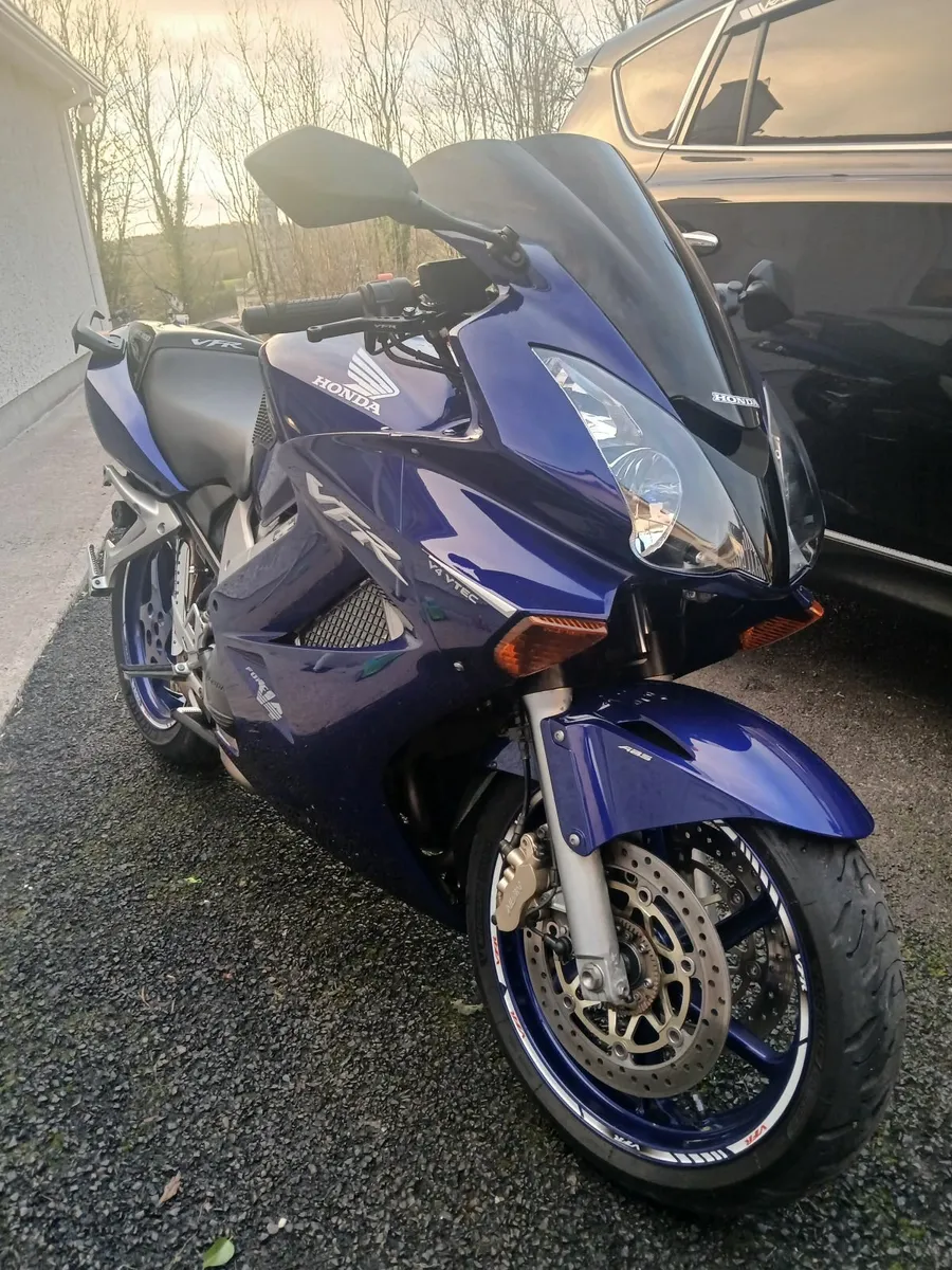Honda VFR 800 vtec V4 - Image 2