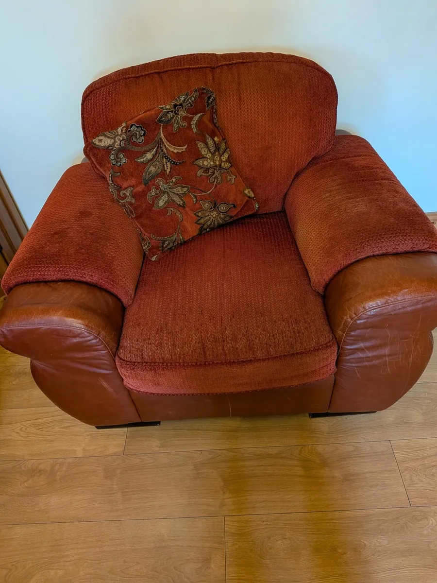 Three piece suite - Image 2