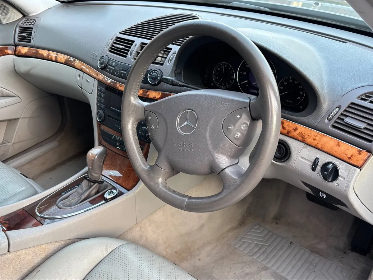 Mercedes-Benz E-Class 2004 - Image 2