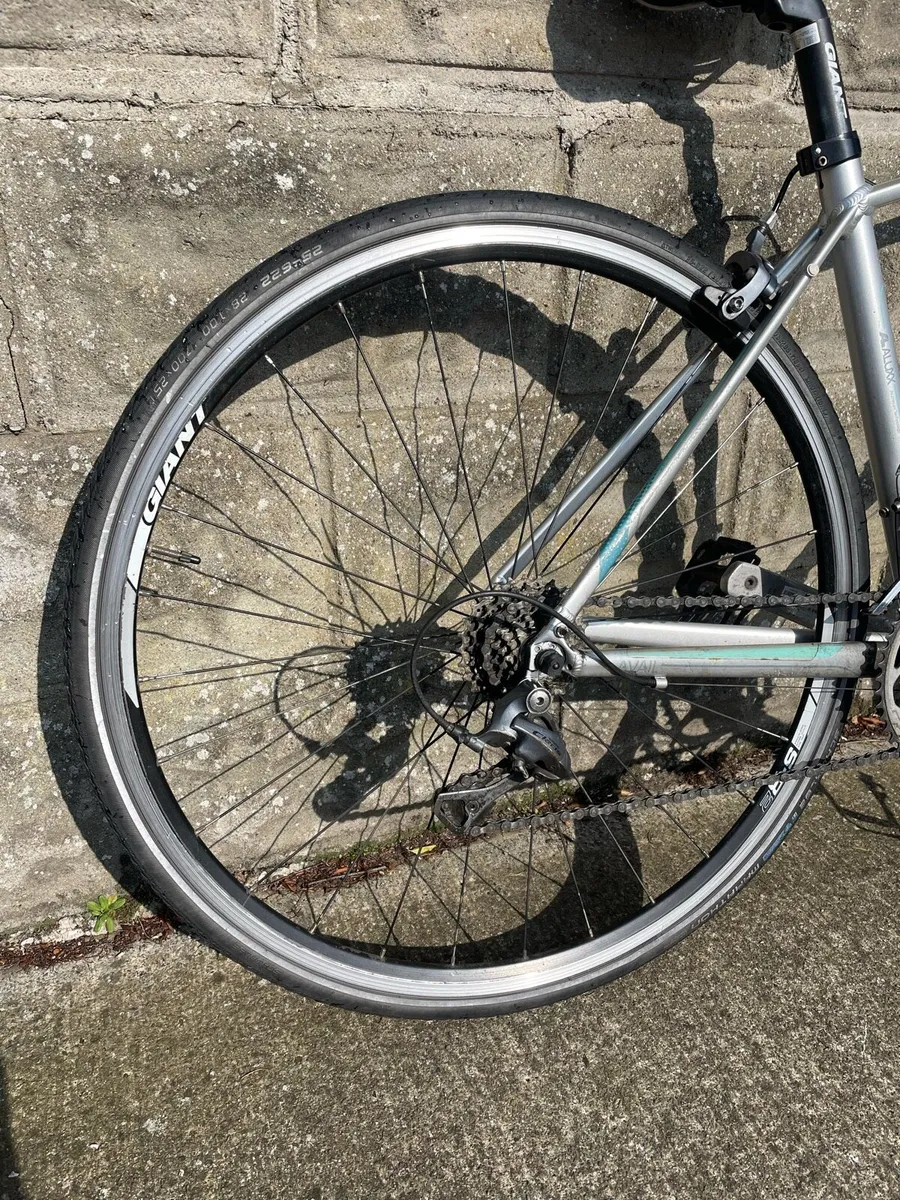 Giant Avail Bike - Image 4