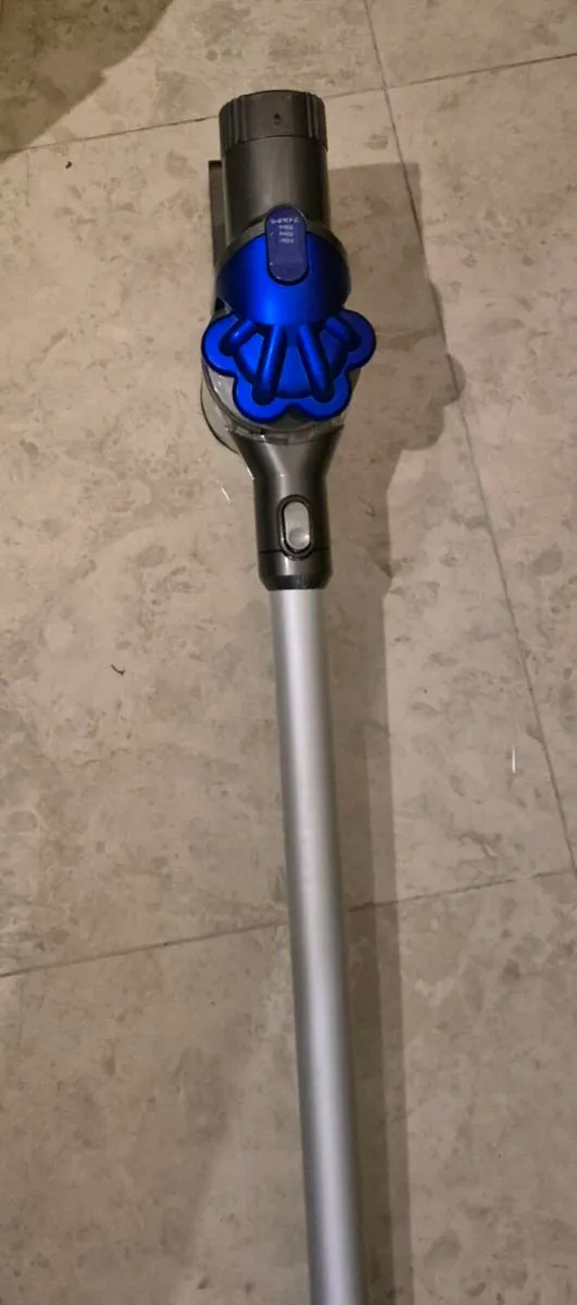 CORDLESS DYSON VERY GOOD POWER AND VERY GOOD SUCTI - Image 4