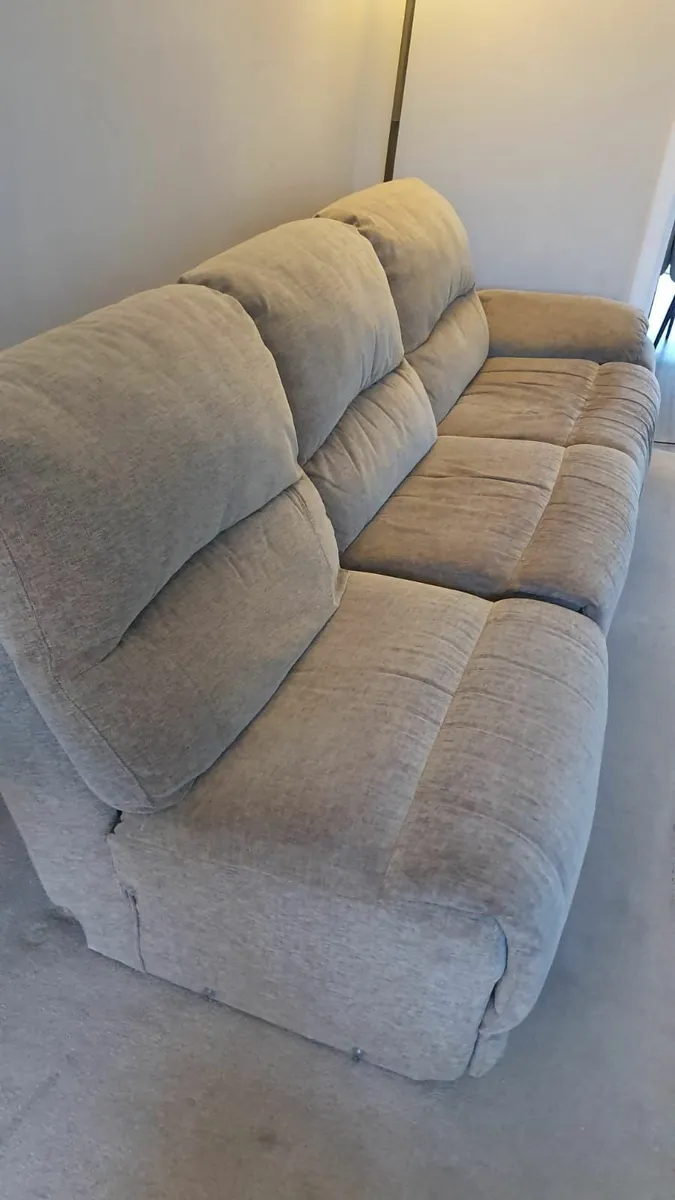 Recliner couch - Image 1