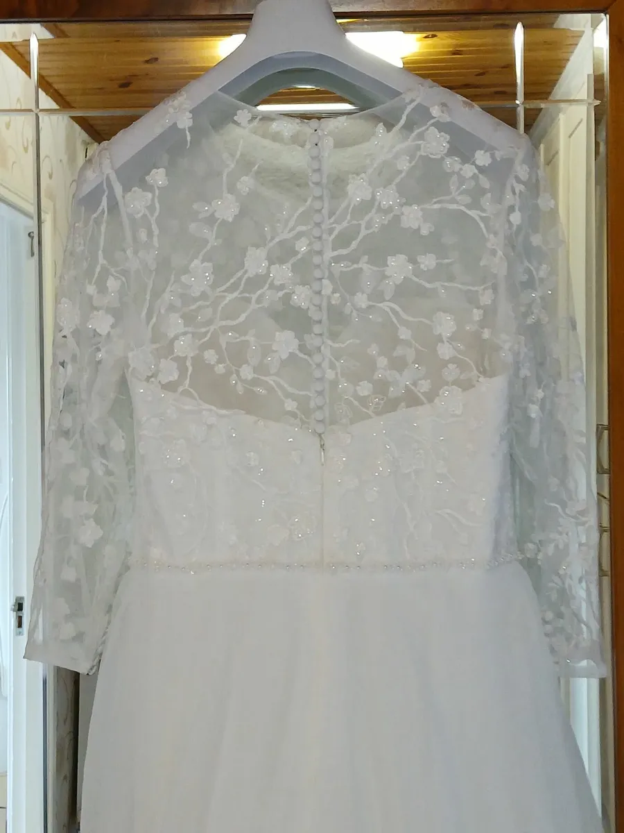 WINTER WEDDING DRESS FOR SALE €650 - Image 4