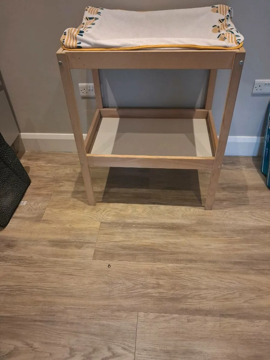 Changing table - Image 1
