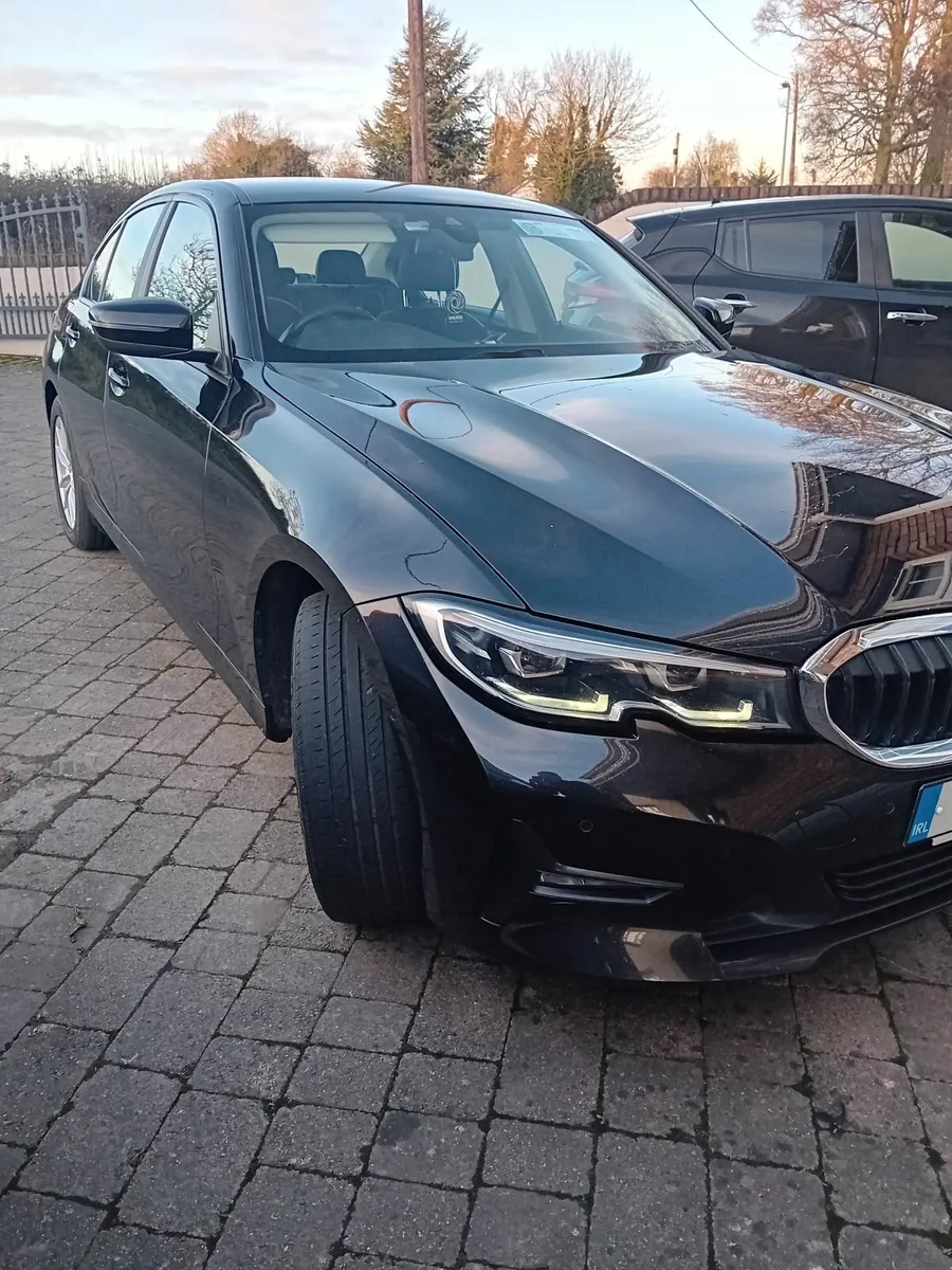 BMW 3-Series 2019 - Image 2