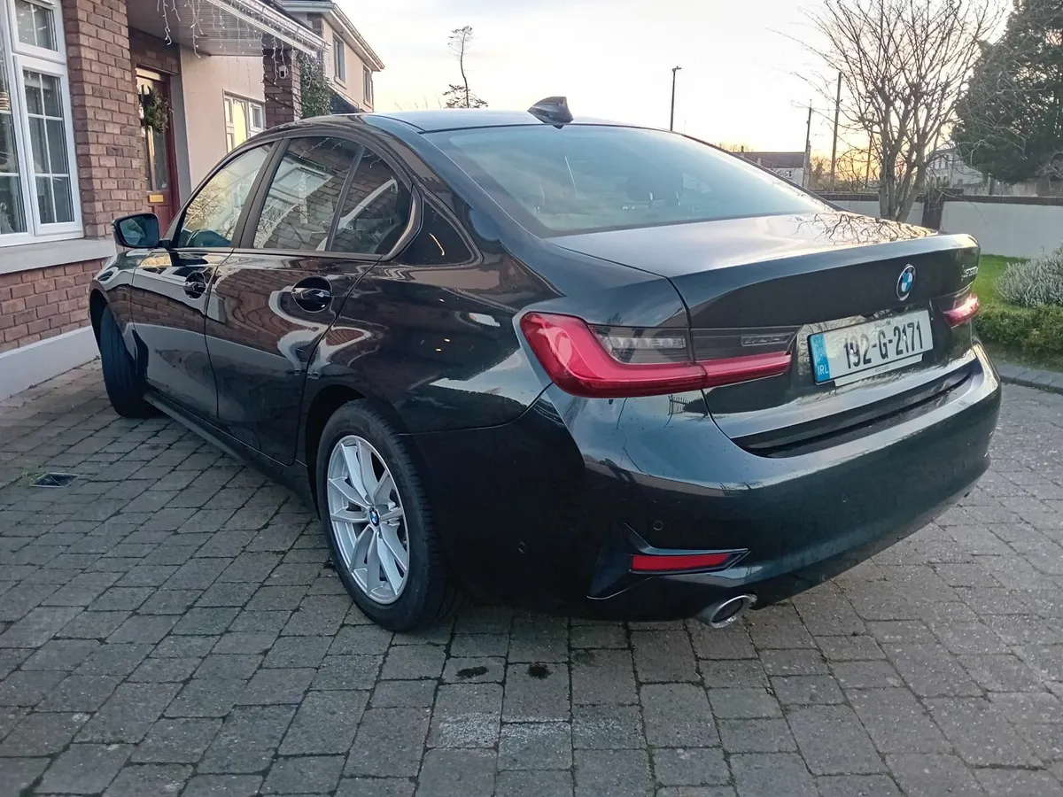 BMW 3-Series 2019 - Image 4
