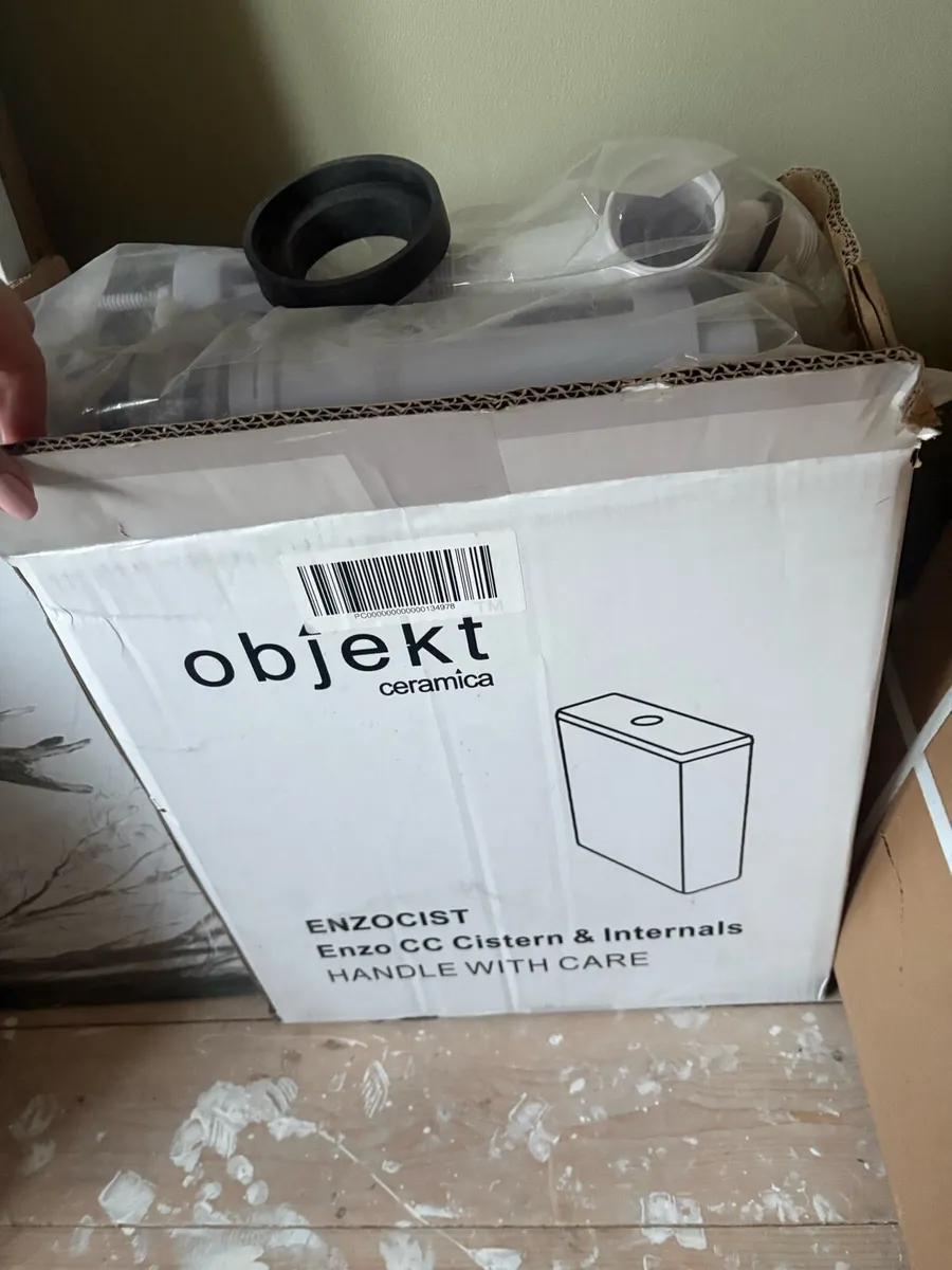 Toilet and cistern - Image 2