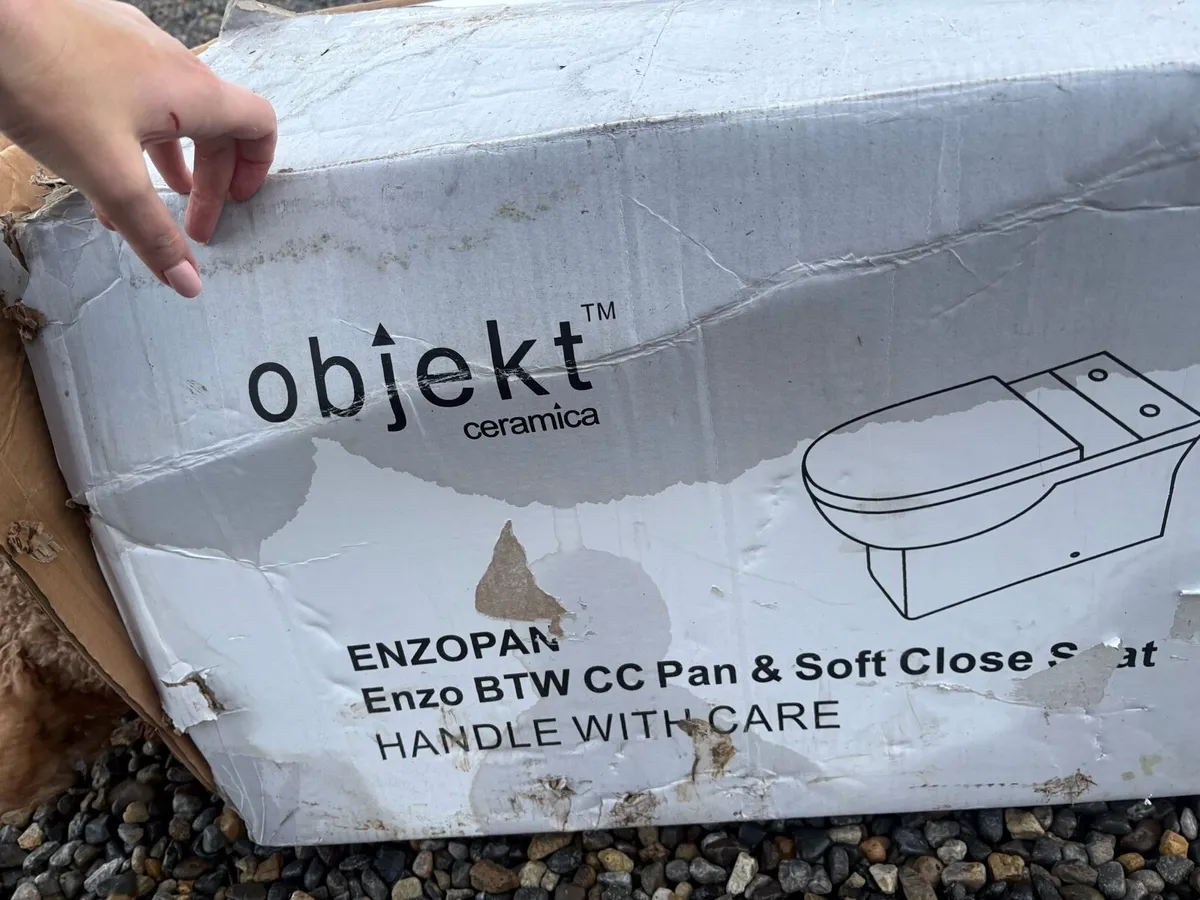 Toilet and cistern - Image 4