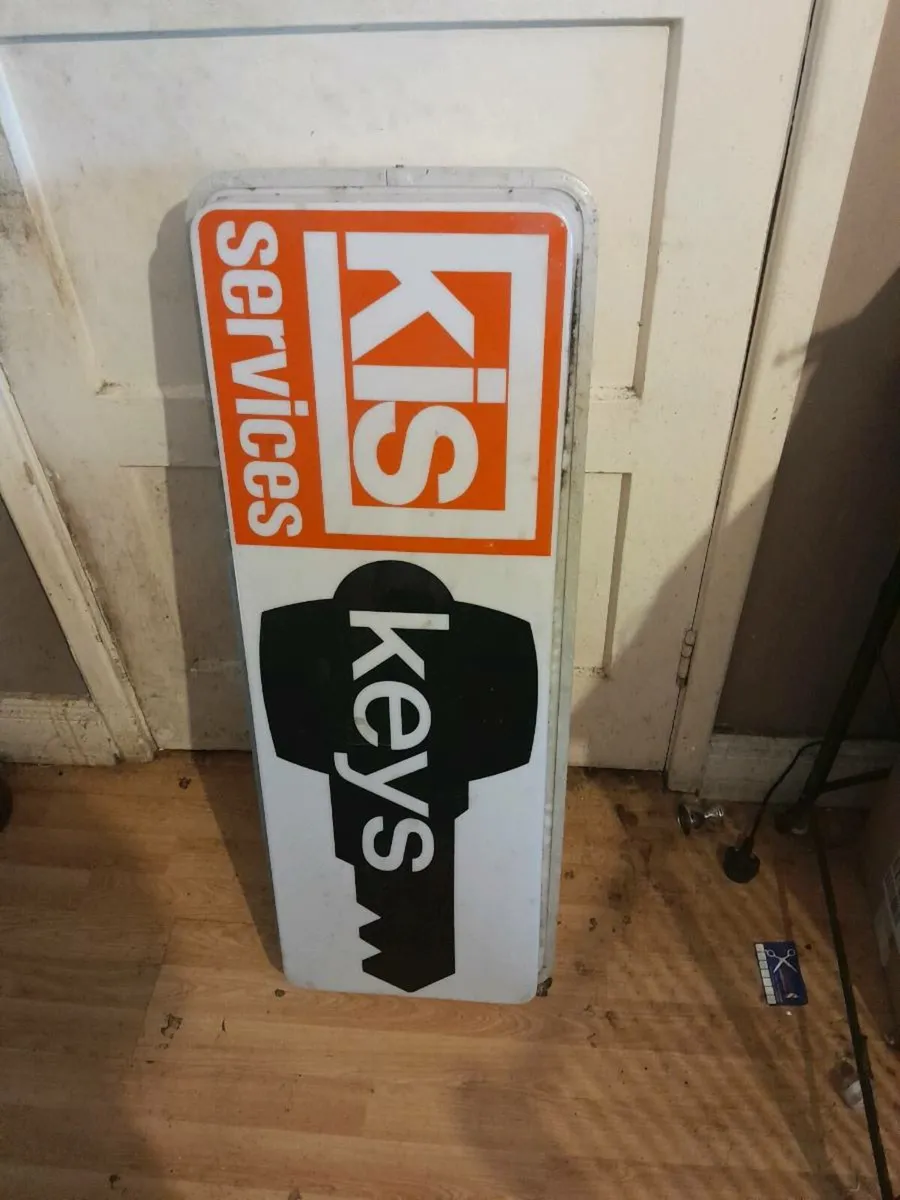 Vintage light up sign as keys - Image 1