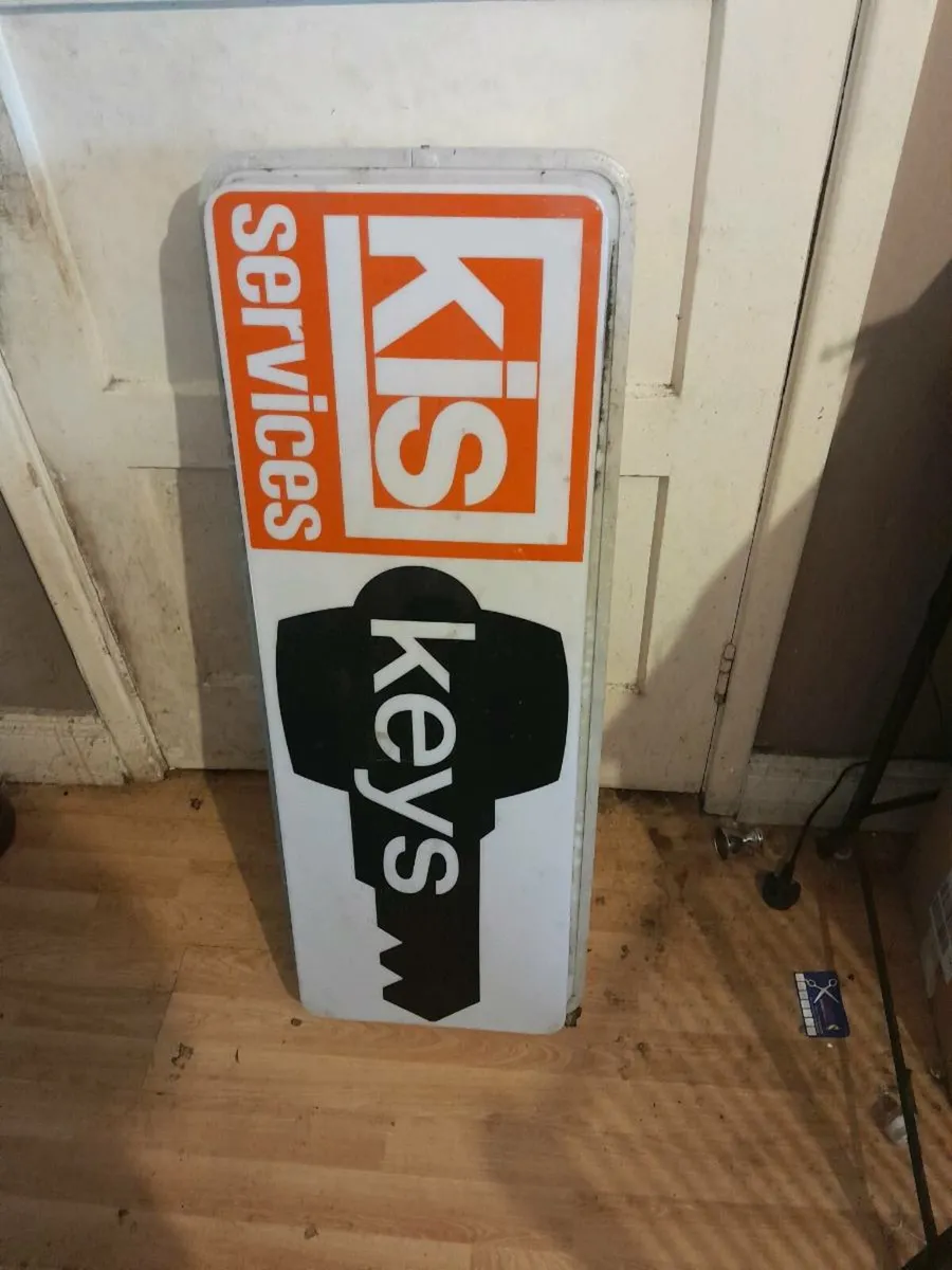 Vintage light up sign as keys - Image 2