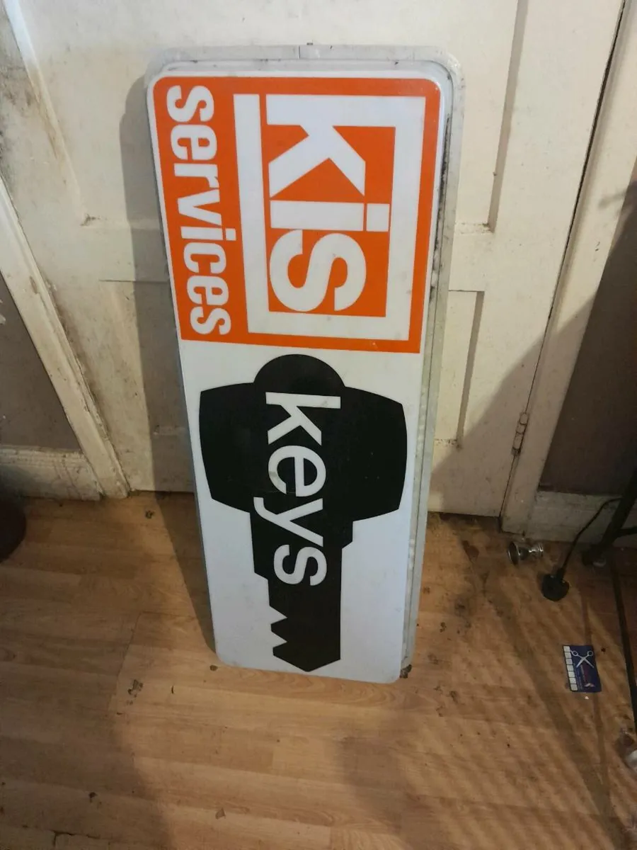 Vintage light up sign as keys - Image 4