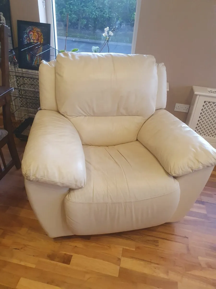 Leather recliner chair - Image 3