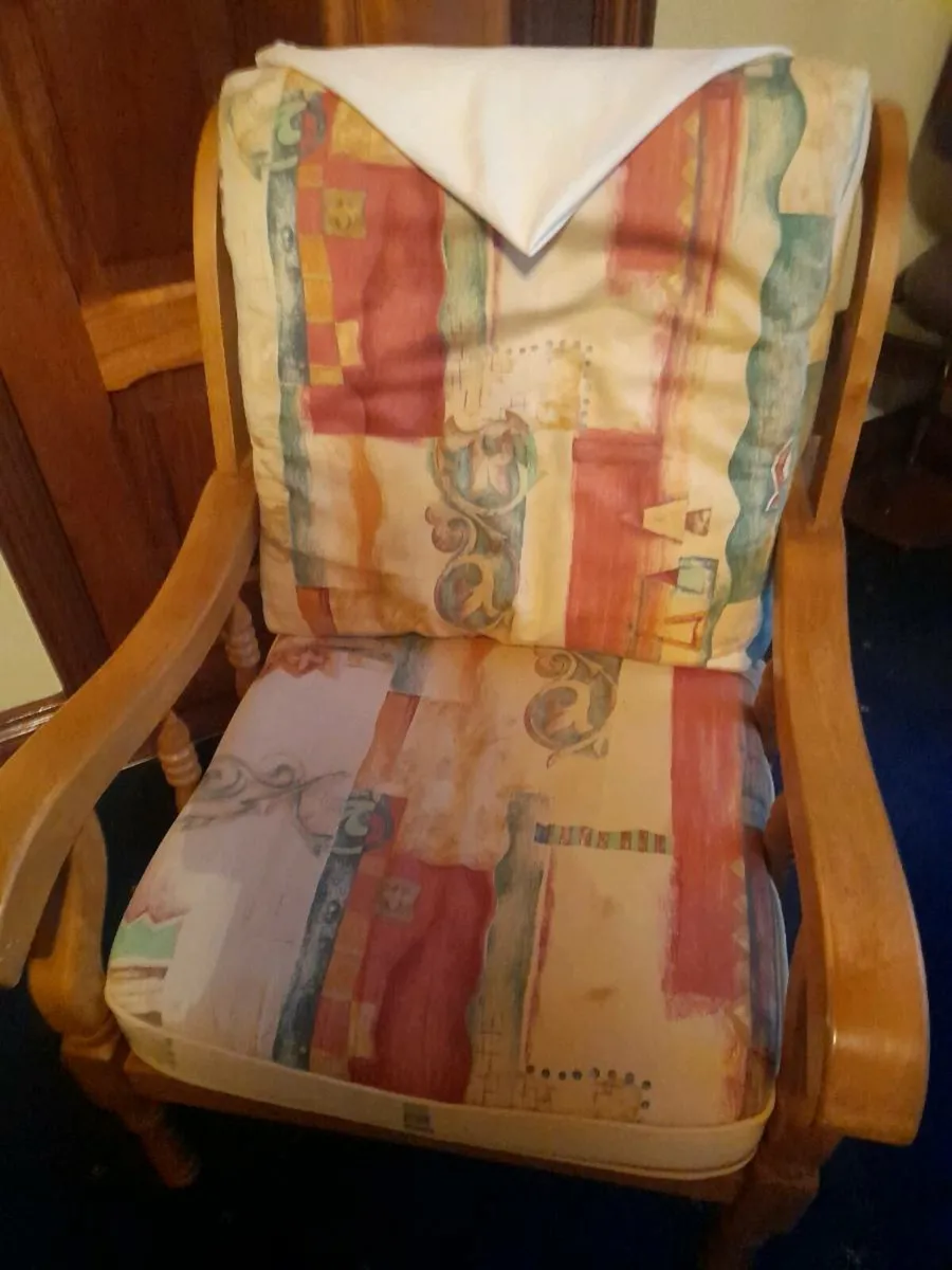 Three piece suite - Image 1