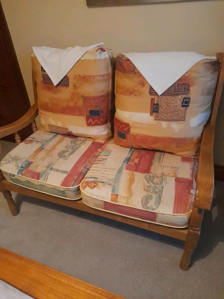 Three piece suite - Image 2