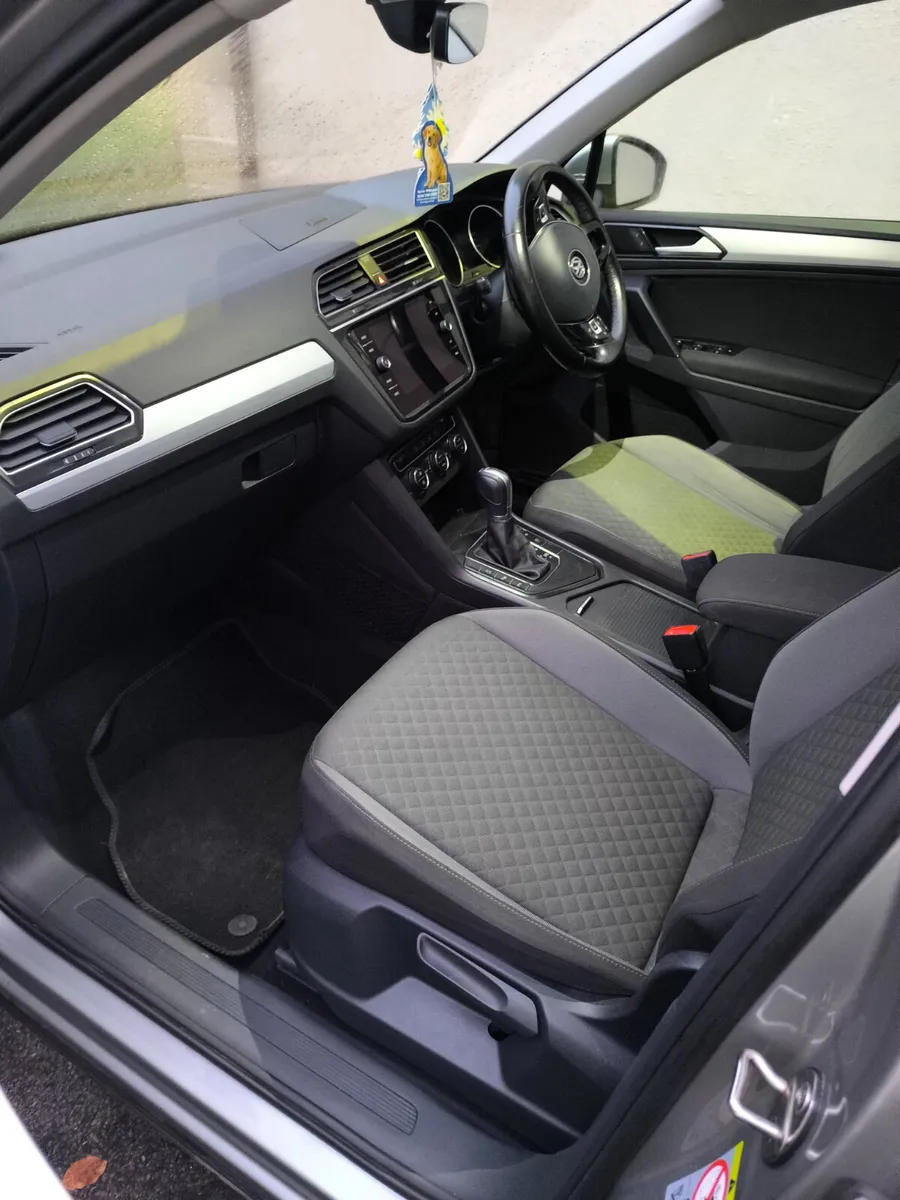 181 Volkswagen Tiguan 2.0 TDI AUTOMATIC - Image 4