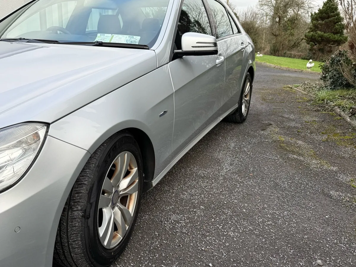 Mercedes Benz E250 Automatic - Image 4