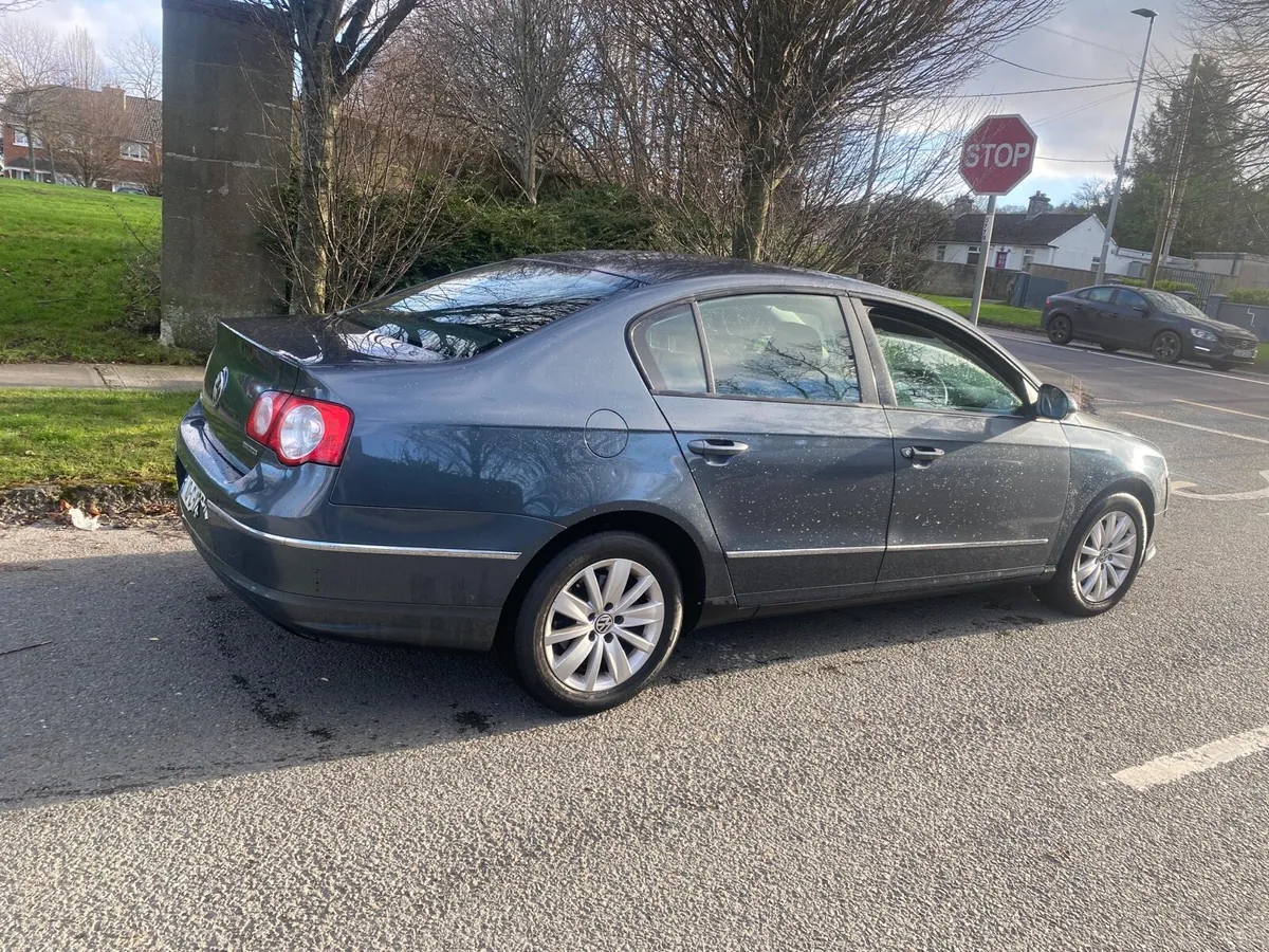 2010 Volkswagen Passat - Image 2