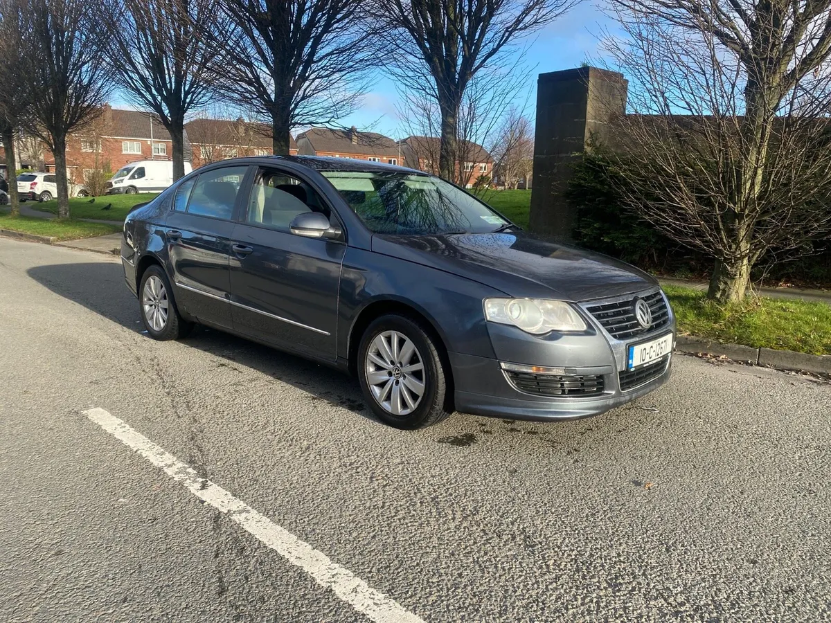 2010 Volkswagen Passat - Image 4