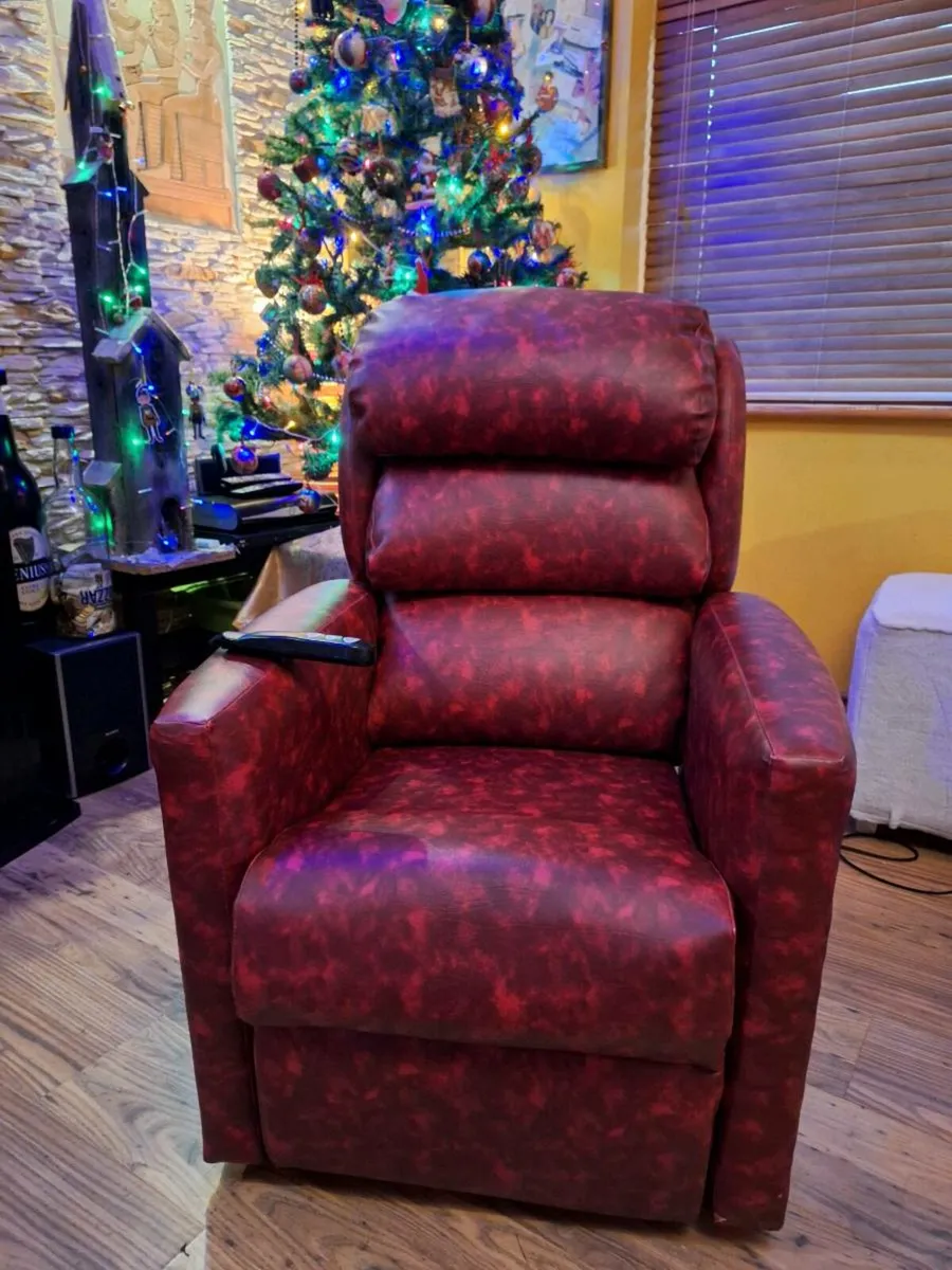 Riser / recliner electric armchair - Image 2