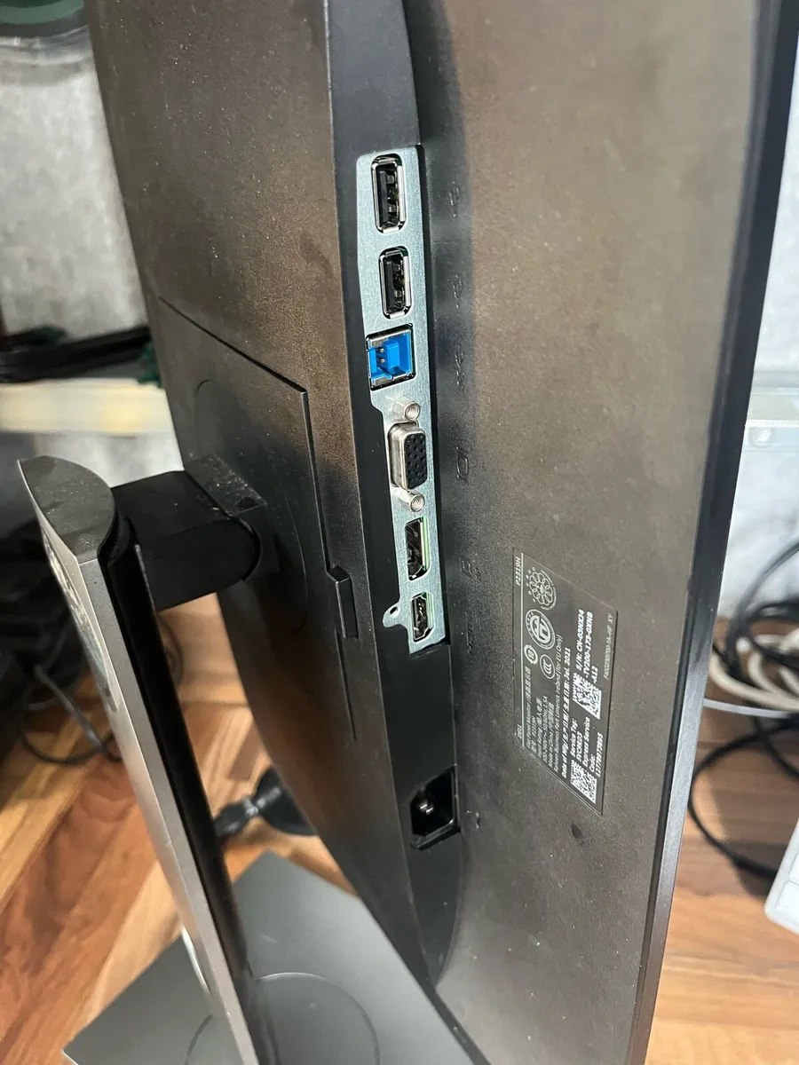 Dell 23" Monitor IPS Full HD - Image 4