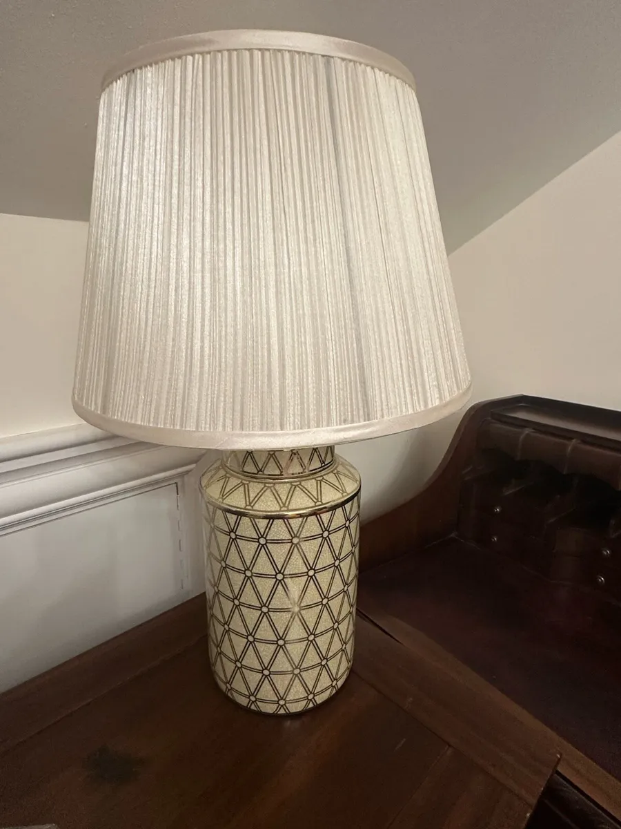 Table lamp