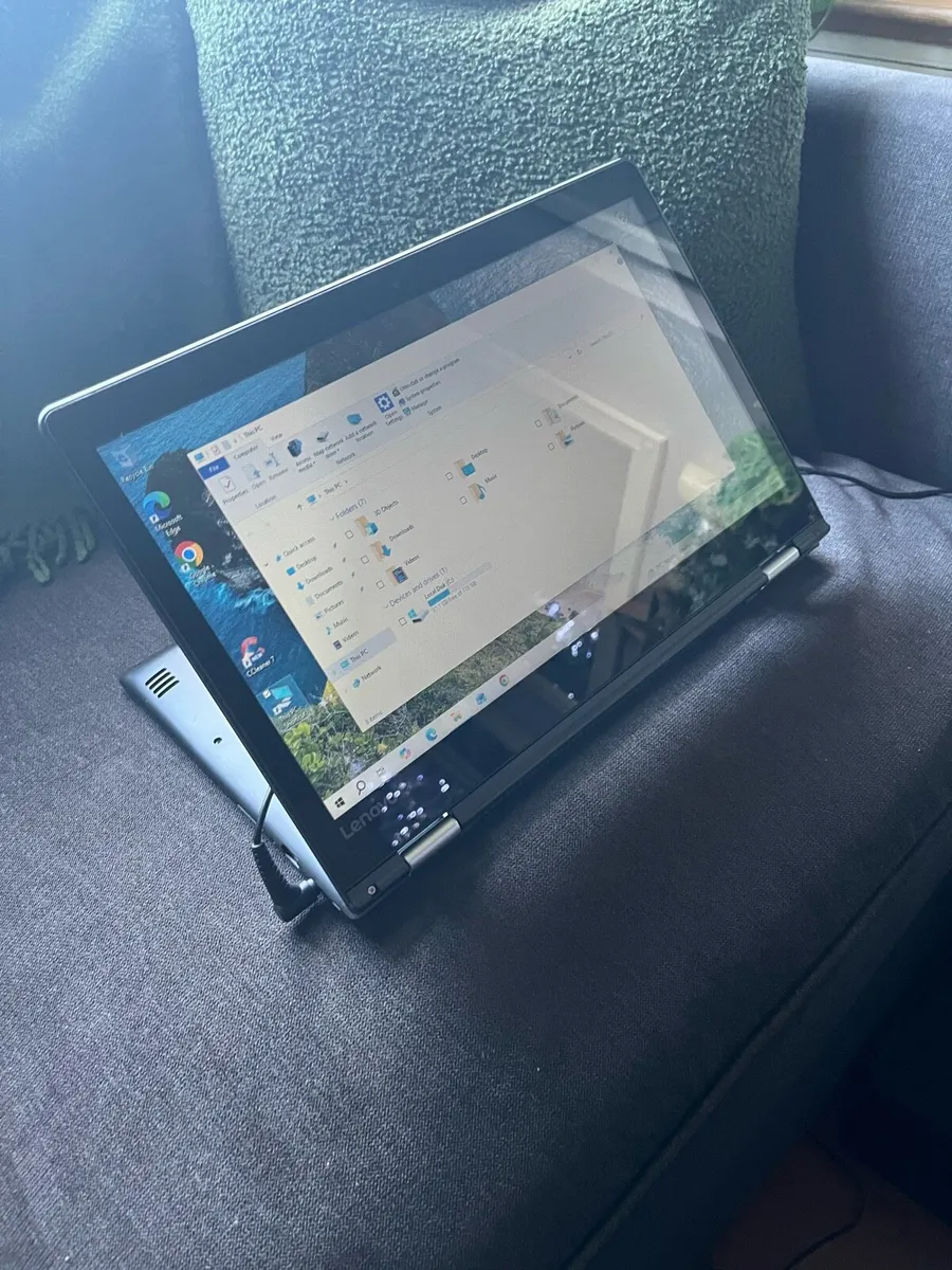 Lenovo touchscreen laptop - Image 3