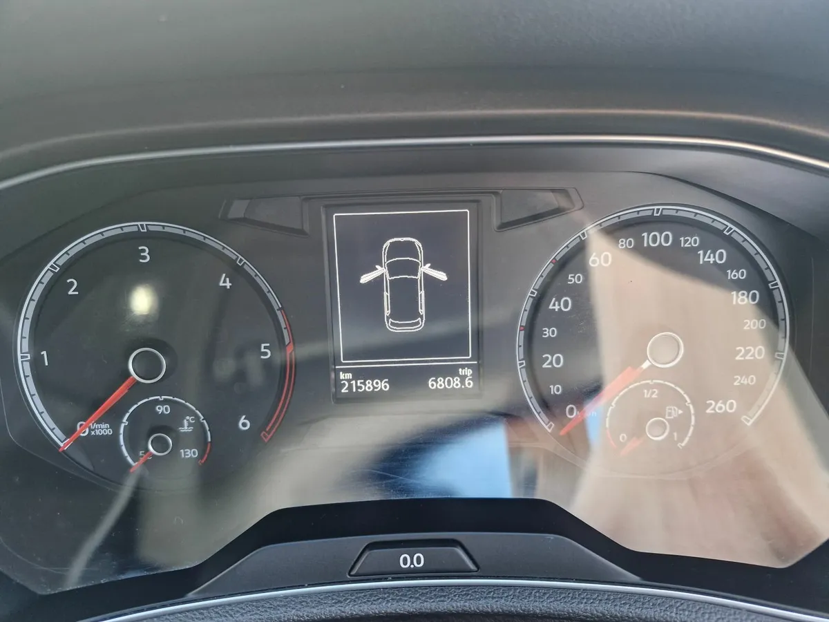 Volkswagen T-Roc 2019 - Image 2