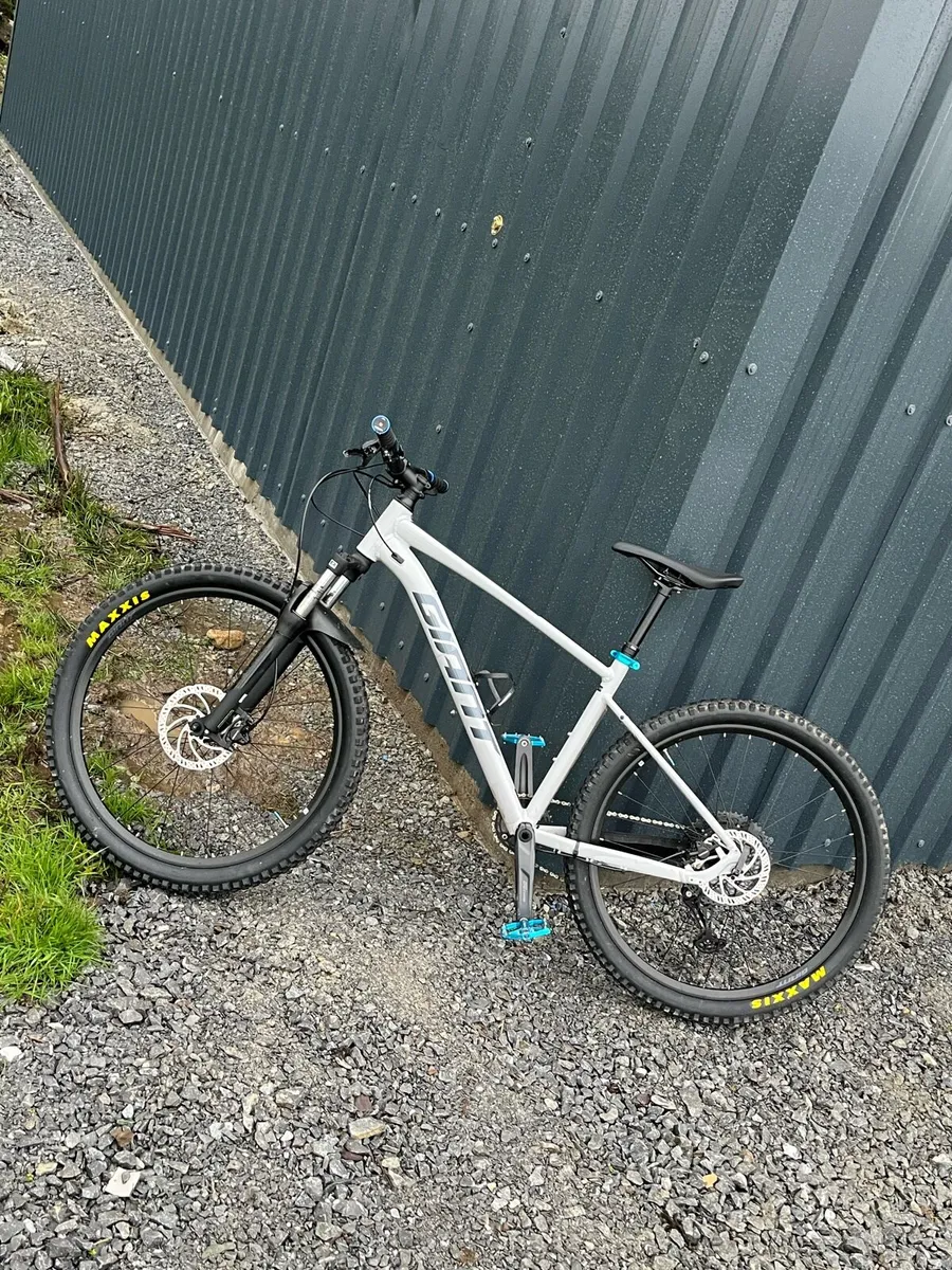 Giant Talon - Image 1