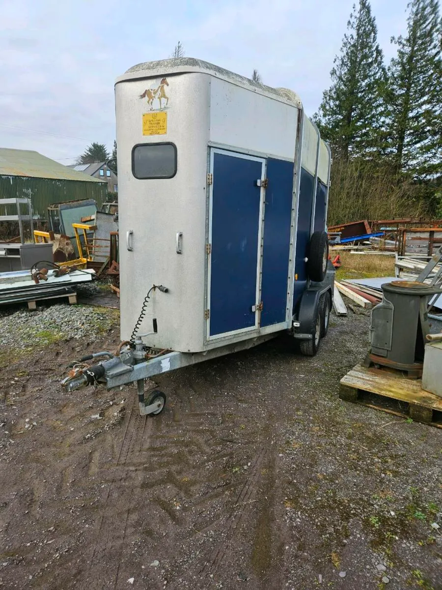 Horse box - Image 1