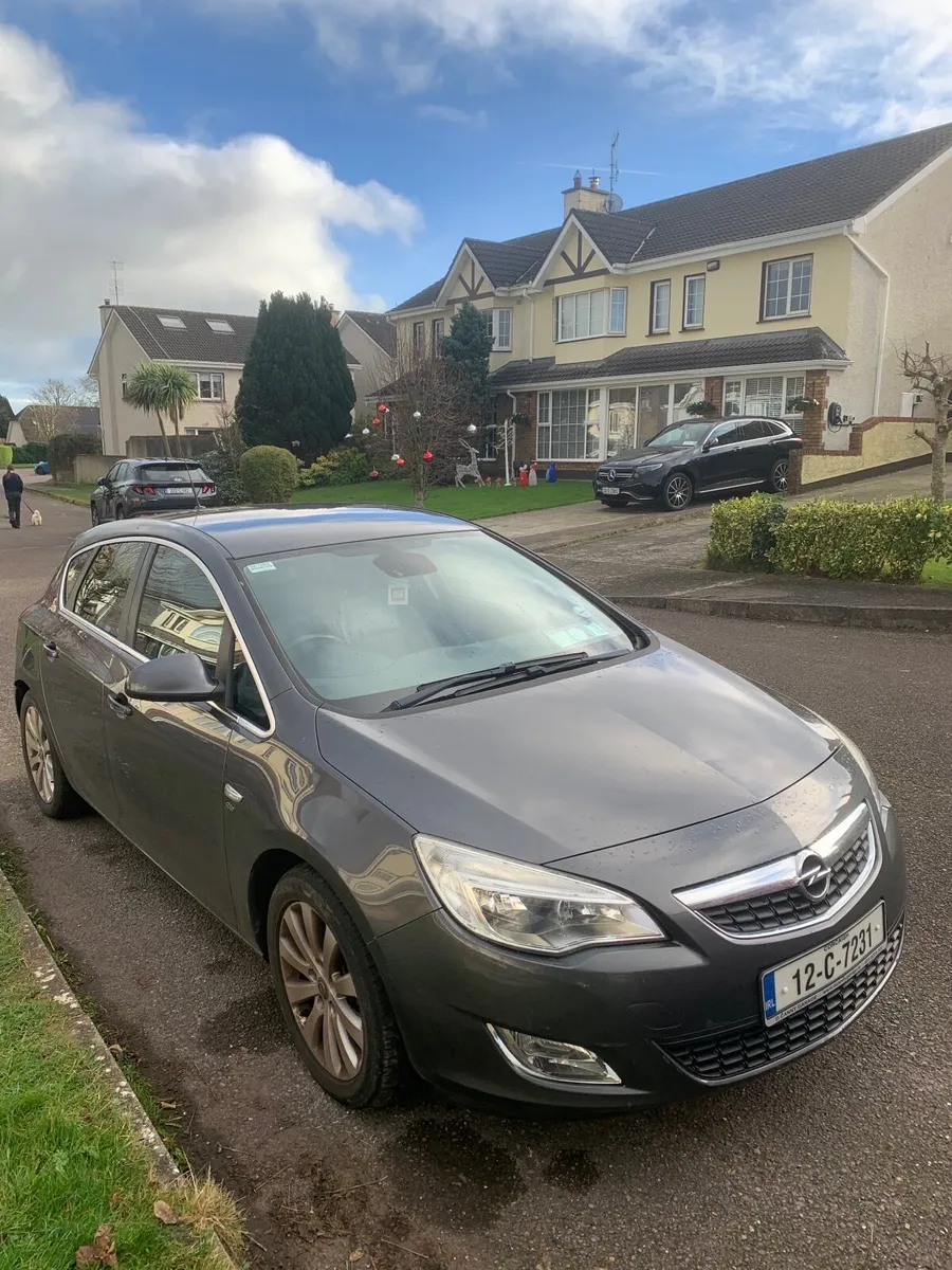 Opel Astra 2012 - Image 2