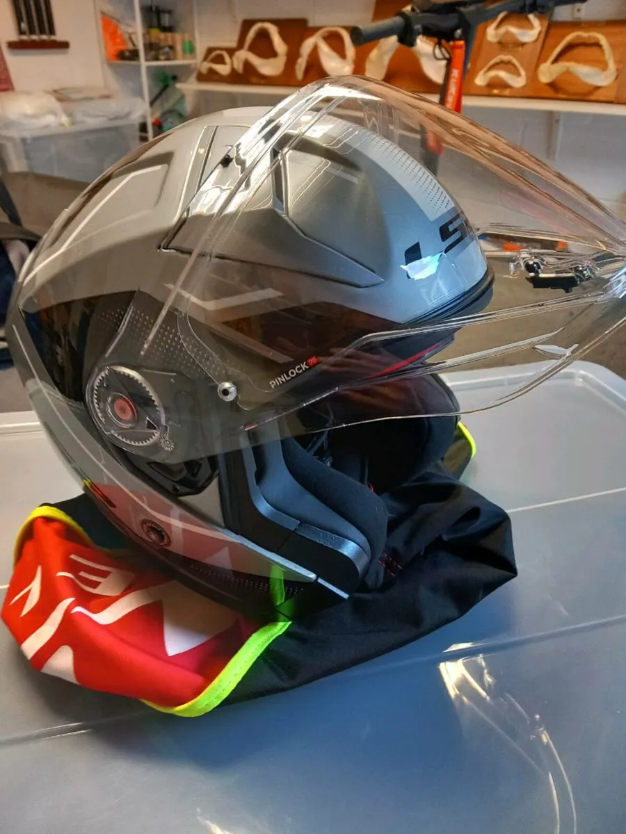 LS2 INFINITY II VEYRON HELMET - Image 2