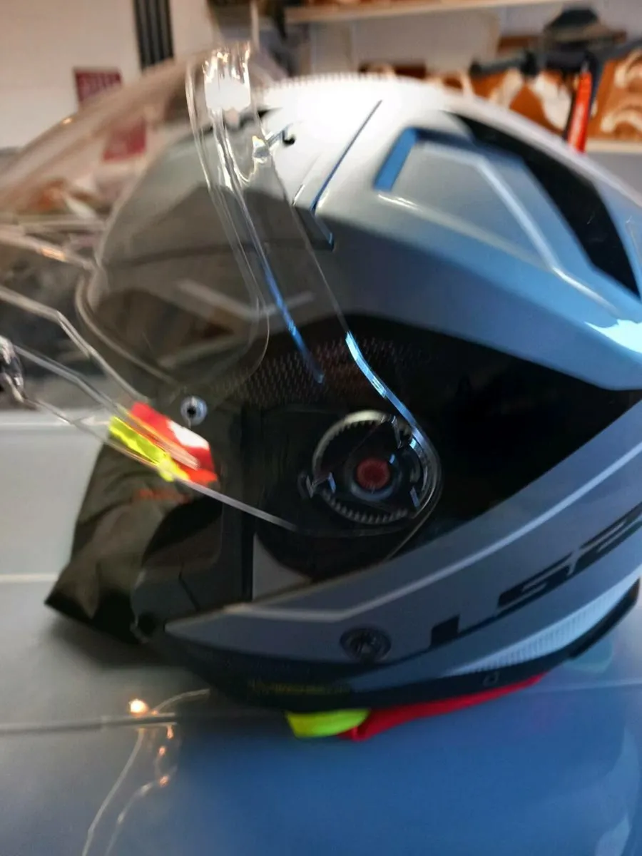 LS2 INFINITY II VEYRON HELMET - Image 3