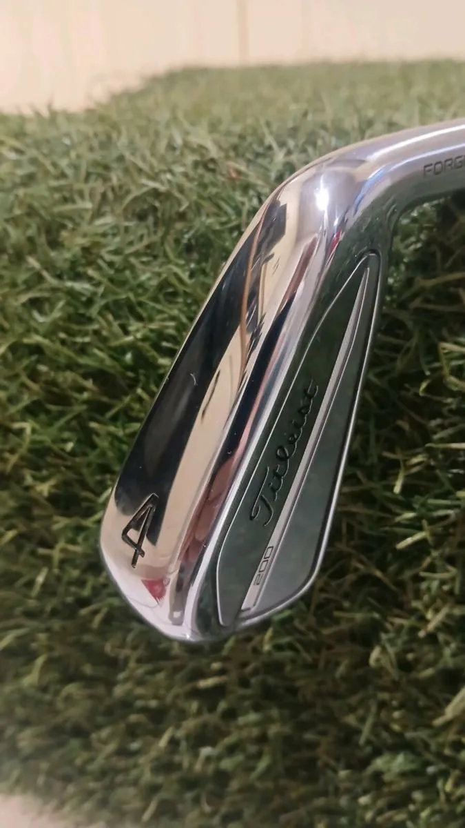 Titleist T200 4 Iron - Image 2