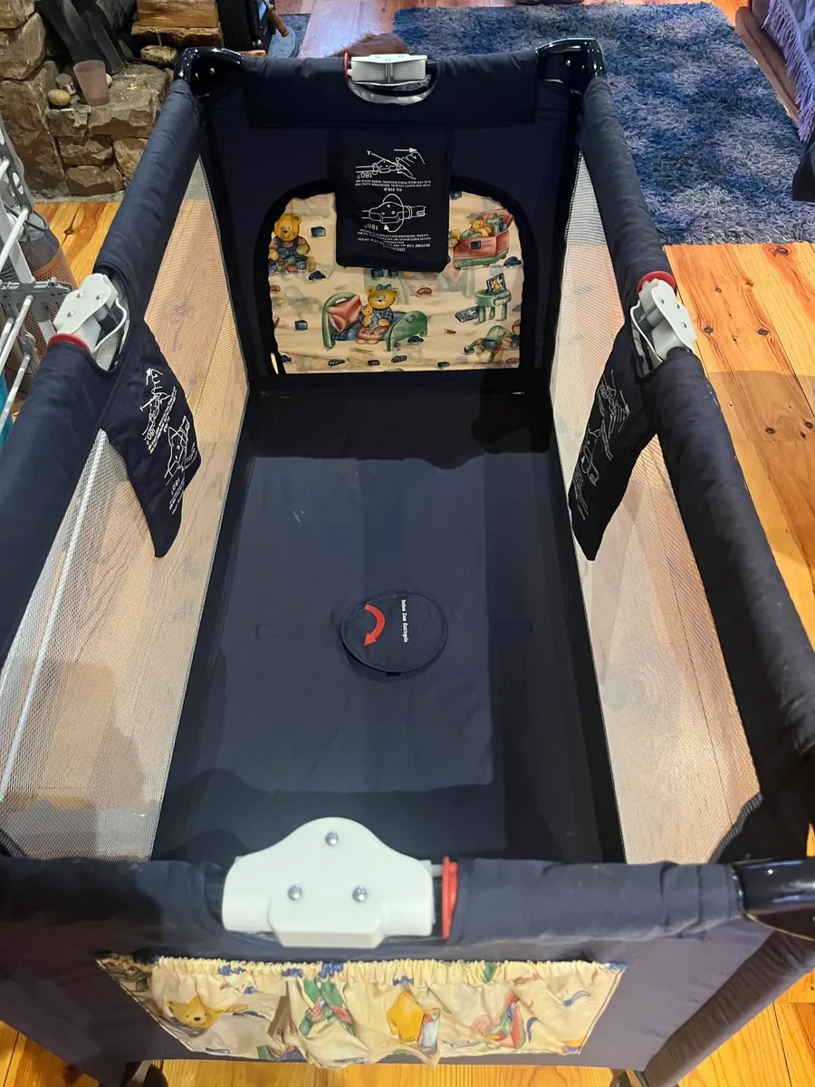 travel cot - Image 1